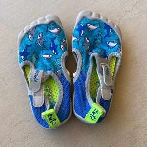 Newts, toddler water shoes size USA 7/8